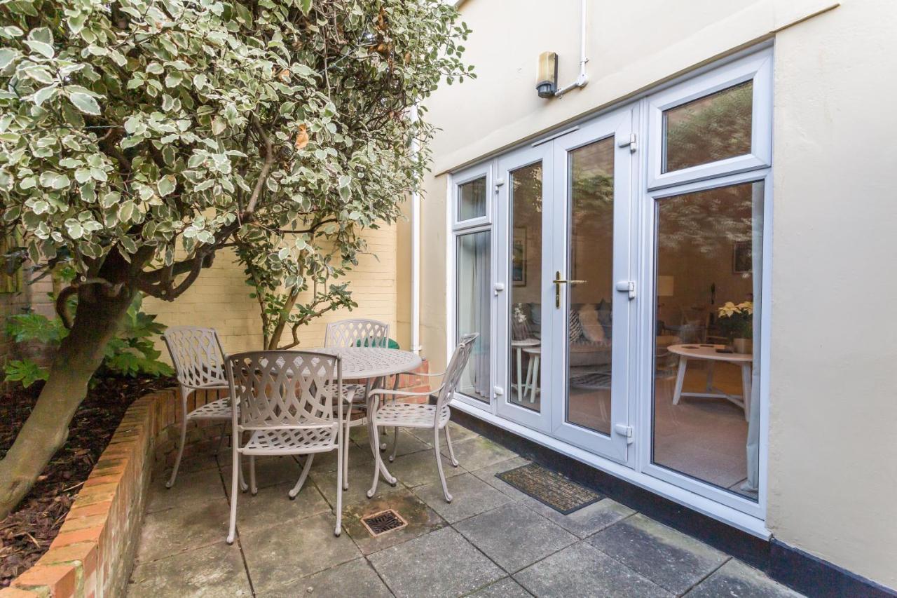 Modern Mews House With Free Parking Space, And Patio By Huluki Sussex Stays Brighton Eksteriør billede