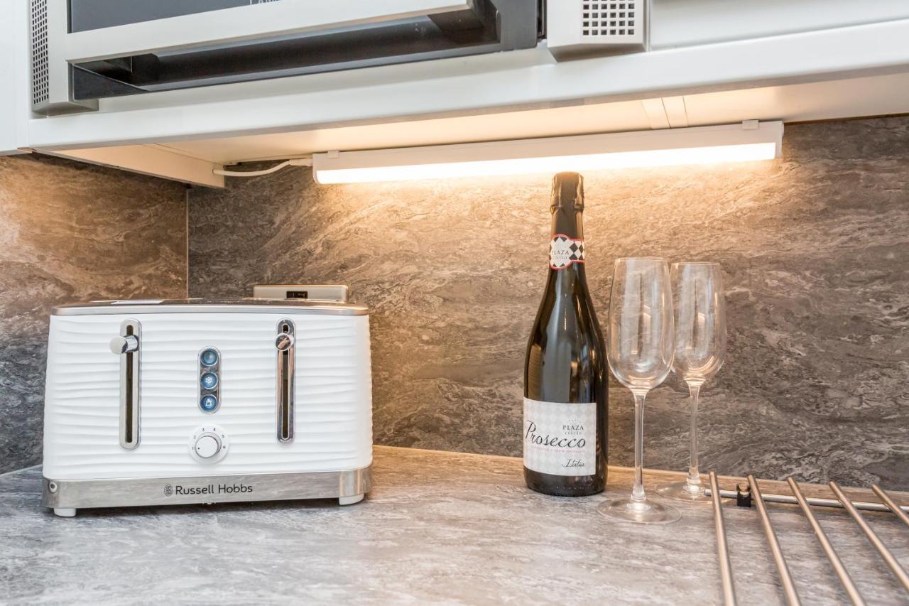 Modern Mews House With Free Parking Space, And Patio By Huluki Sussex Stays Brighton Eksteriør billede